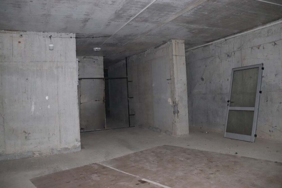 Business premise - red solitaires-8