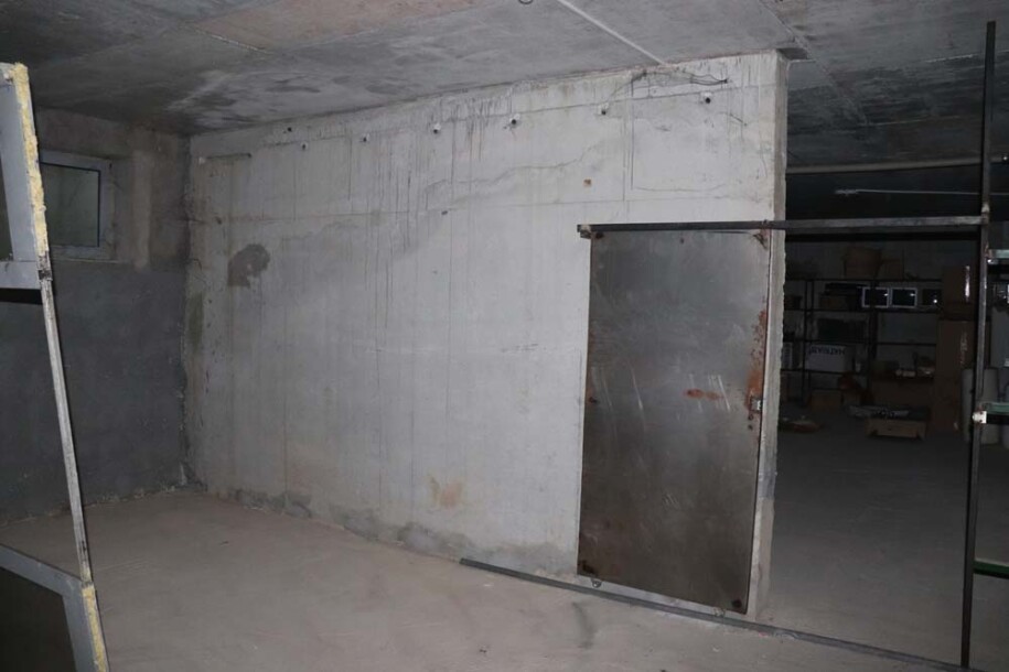 Business premise - red solitaires-9