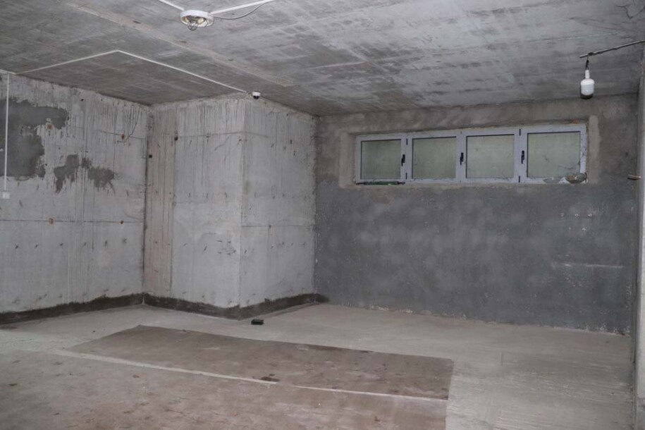 Business premise - red solitaires-6