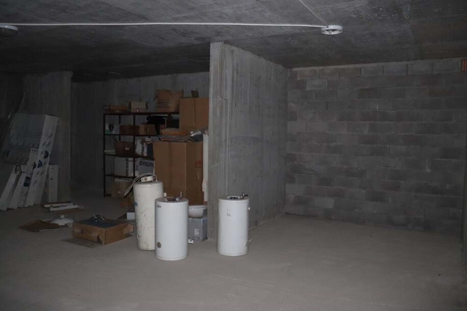 Business premise - red solitaires-7