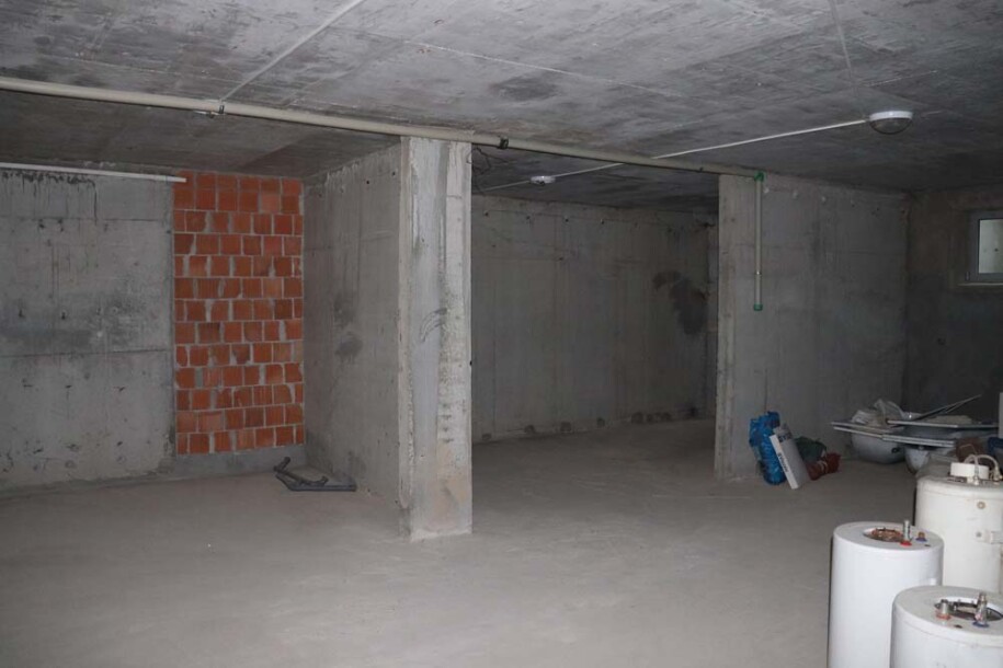 Business premise - red solitaires-5