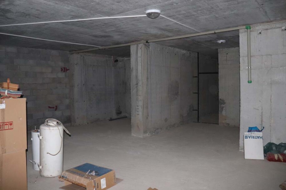 Business premise - red solitaires-3