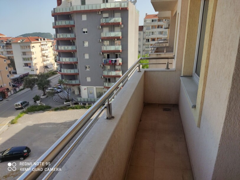 Spacious one bedroom apartment in Budva-6